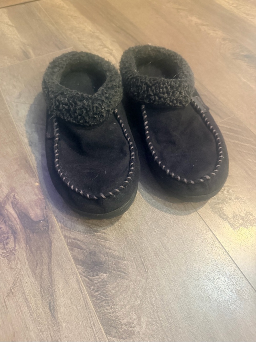 dearfoams Black Faux-Shearling Moccasin Slippers